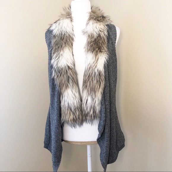 Skies are Blue Emira Faux Fur Collar Knit Vest - M - Picture 2 of 12